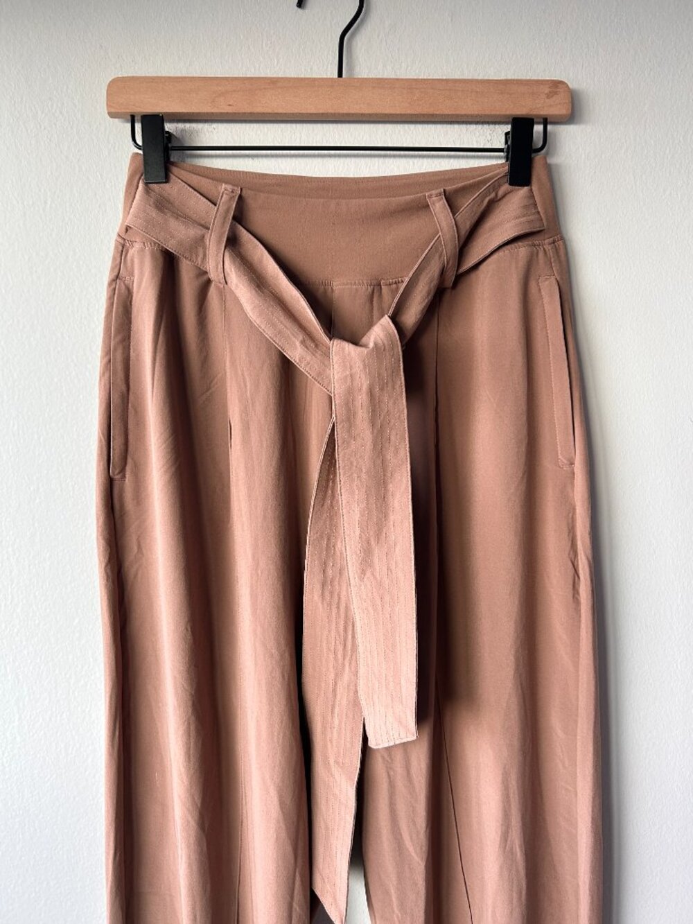 Athleta Skyline Pant II High Rise Tie Waist Cuffed Pants Hearth Rose Size 4 - Picture 2 of 7